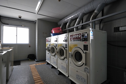 ガス乾燥機もコイン式。(2013-05-21,共用部,LAUNDRY,4F)