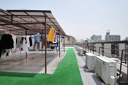 屋上には物干し場があります。(2013-05-21,共用部,OTHER,4F)