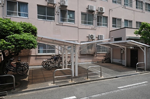 自転車置場の様子。(2013-05-21,共用部,GARAGE,1F)