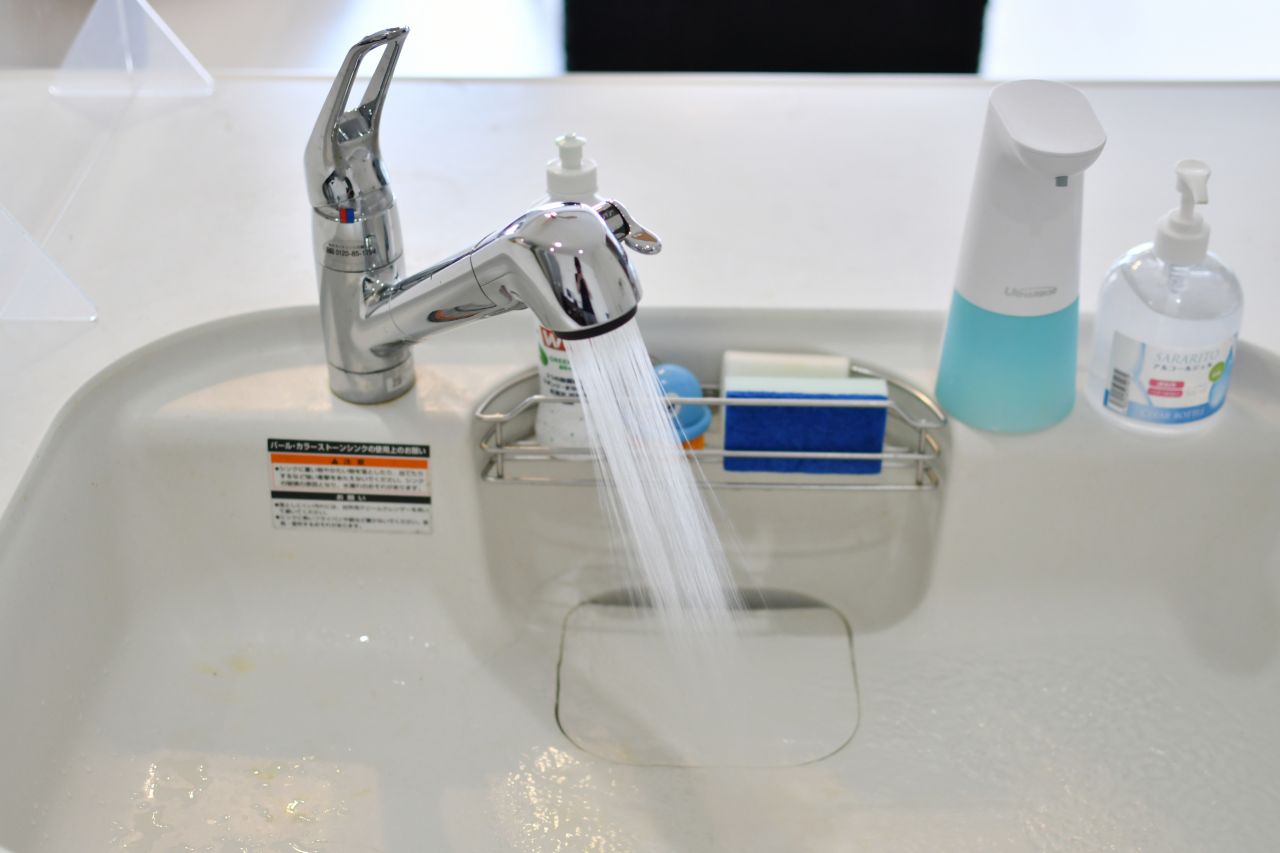 シンクの様子。シャワー水栓付きです。(2021-06-23,共用部,KITCHEN,2F)