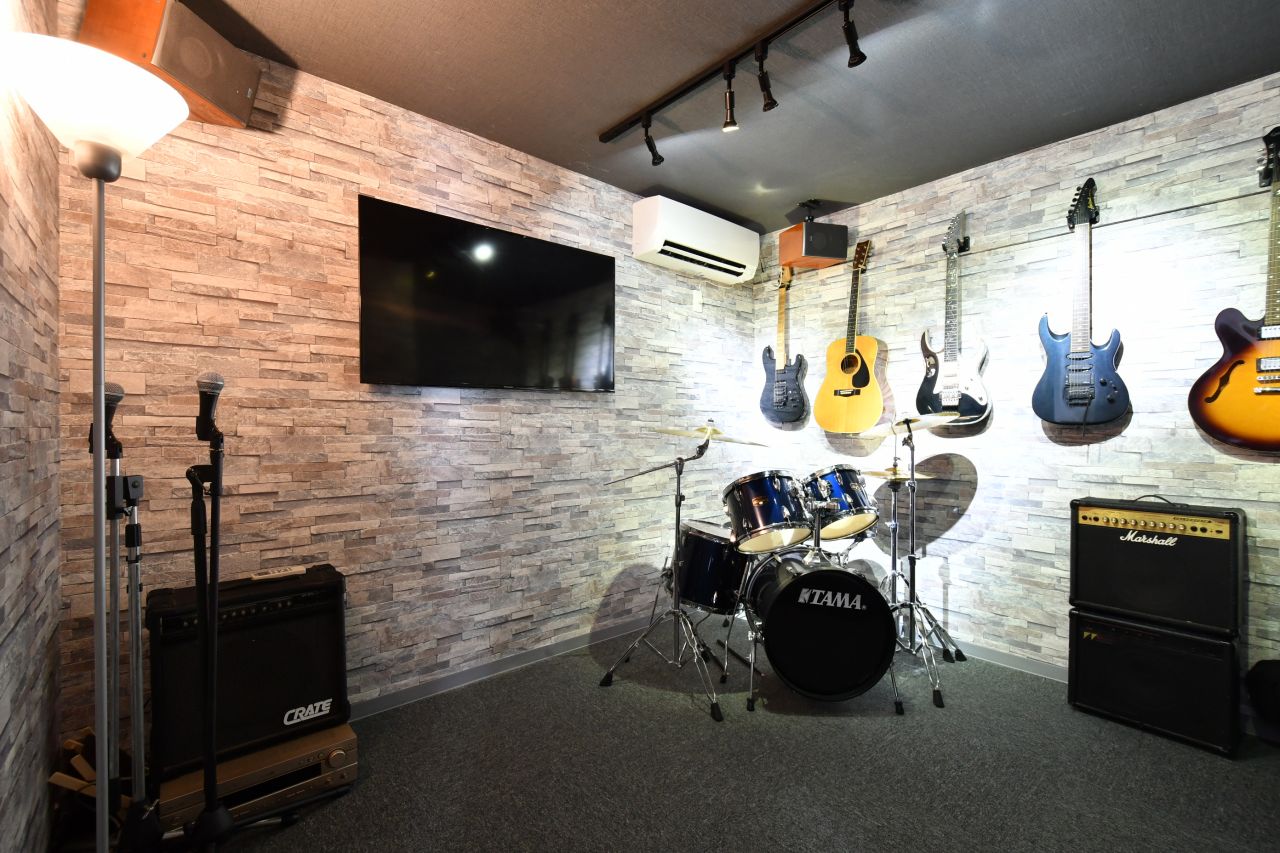 MUSIC STUDIOの様子。防音仕様です。ドラムセットが設置されています。(2021-06-23,共用部,OTHER,4F)