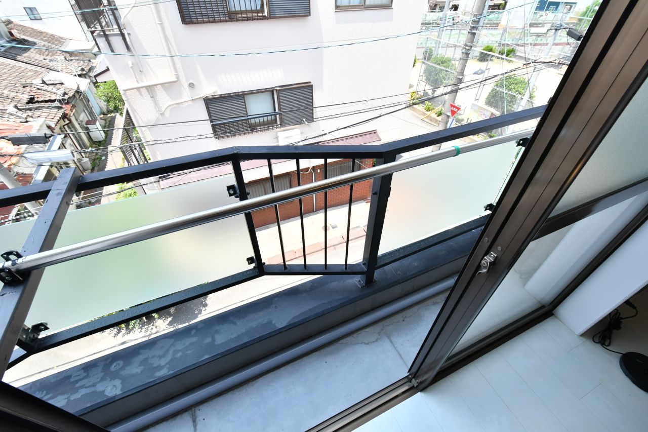 ベランダの様子。（303号室）(2021-06-23,専有部,ROOM,3F)