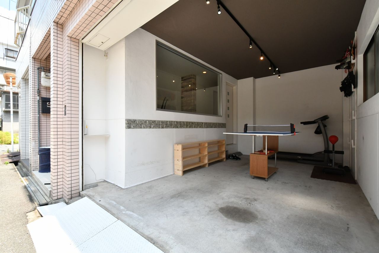 自転車置場の様子。電動シャッターです。(2021-06-23,共用部,GARAGE,1F)