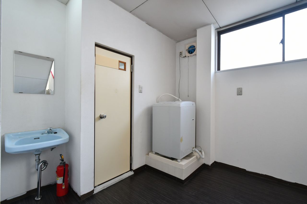 洗面台と洗濯機の様子。(2020-12-17,専有部,ROOM,3F)