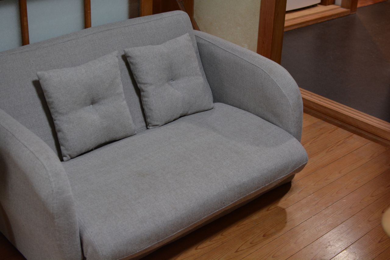 足を伸ばせるローソファ。(2022-03-31,共用部,LIVINGROOM,1F)