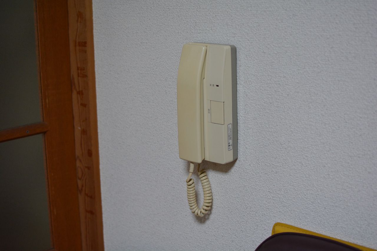 インターホンの受信機。(2022-03-31,共用部,LIVINGROOM,1F)