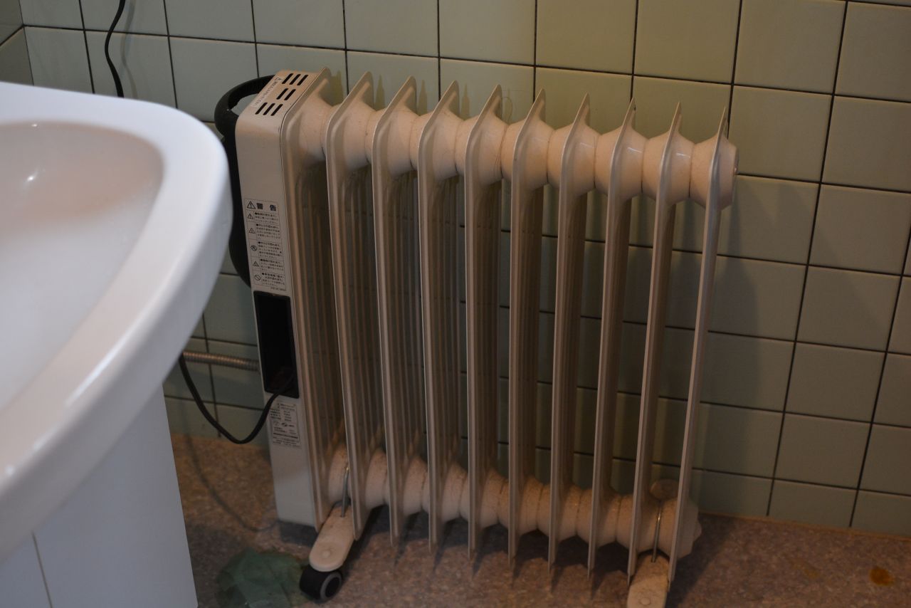 脱衣室には、冬場に嬉しいヒーターが設置されています。(2022-03-31,共用部,BATH,2F)