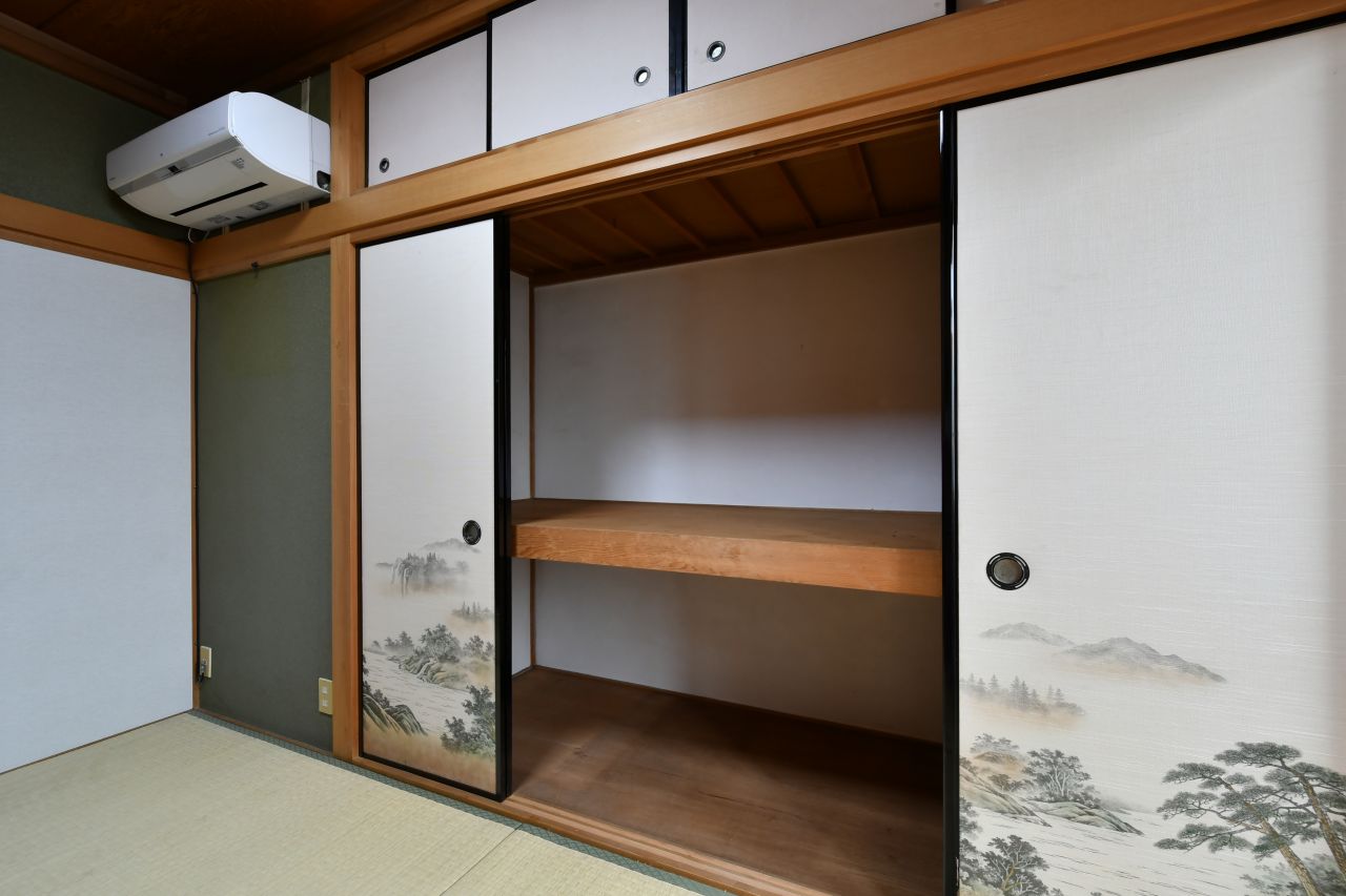 押入れの様子。（202号室）(2022-03-31,専有部,ROOM,2F)