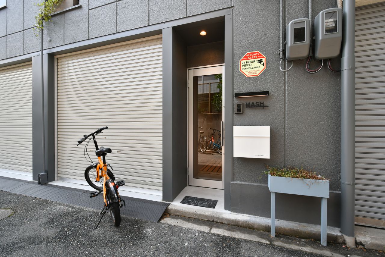 玄関ドアの様子。(2020-07-01,周辺環境,ENTRANCE,1F)