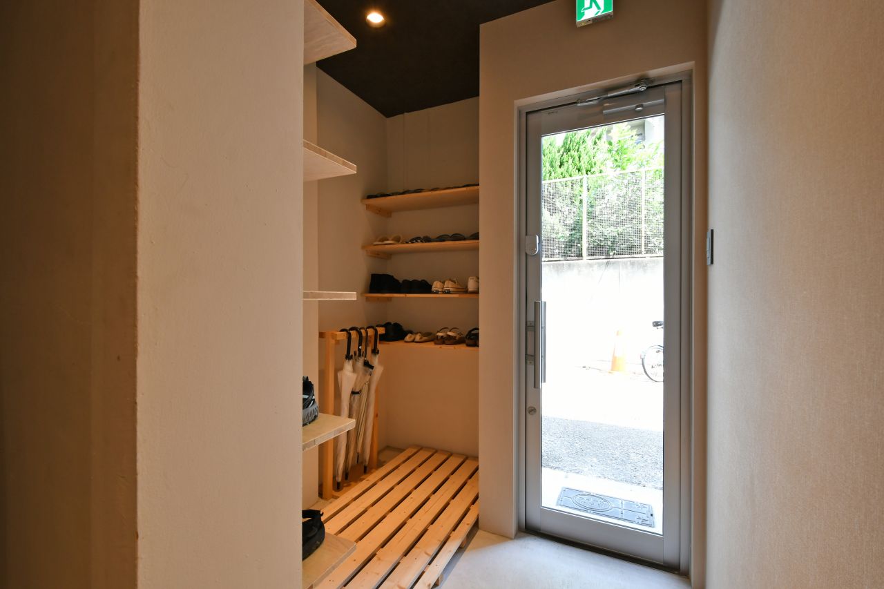 内部から見た玄関まわりの様子。(2020-07-01,周辺環境,ENTRANCE,1F)