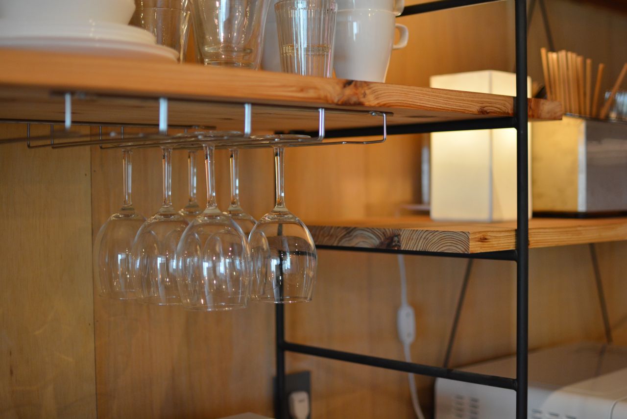 グラスラックも備え付け。(2020-07-01,共用部,KITCHEN,2F)