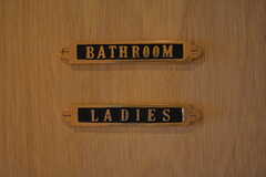 シャワールームのサイン。3階の水まわり設備は女性専用です。(2020-07-01,共用部,BATH,3F)
