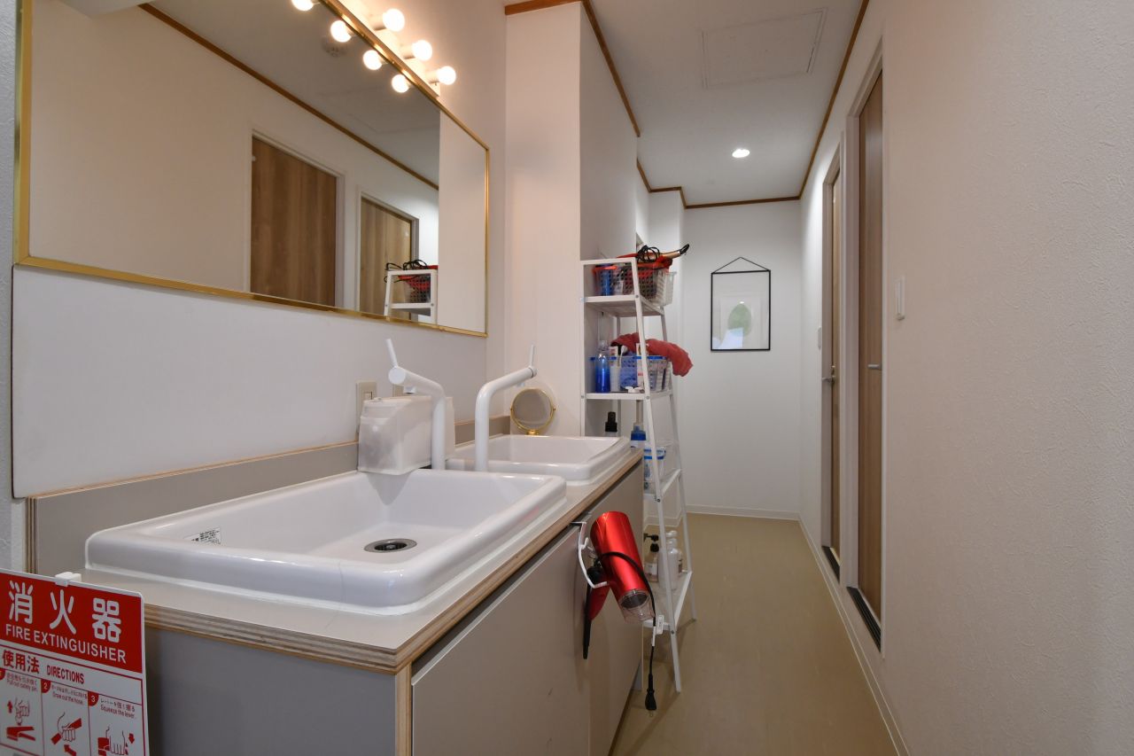 廊下に設置された洗面台の様子。(2020-07-07,共用部,WASHSTAND,4F)
