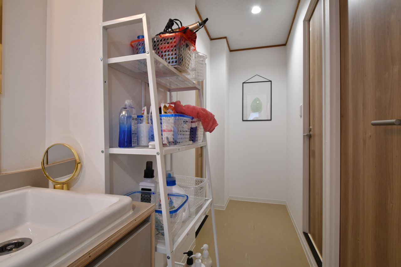 洗面用具を置くことができるラック。(2020-07-07,共用部,OTHER,4F)