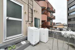 屋上に設置された洗濯機。(2020-07-07,共用部,LAUNDRY,5F)