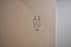 トイレのサイン。男女共用が1つ、女性専用が1つです。(2020-07-07,共用部,OTHER,3F)