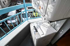 洗濯機が設置されています。(2018-12-09,共用部,LAUNDRY,2F)