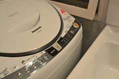乾燥機能付きの洗濯機の様子。(2014-11-10,共用部,LAUNDRY,2F)