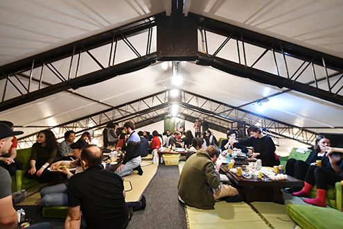 パーティーの様子。毎月、大規模なパーティーが開催されるそう。(2018-02-10,共用部,PARTY,4F)