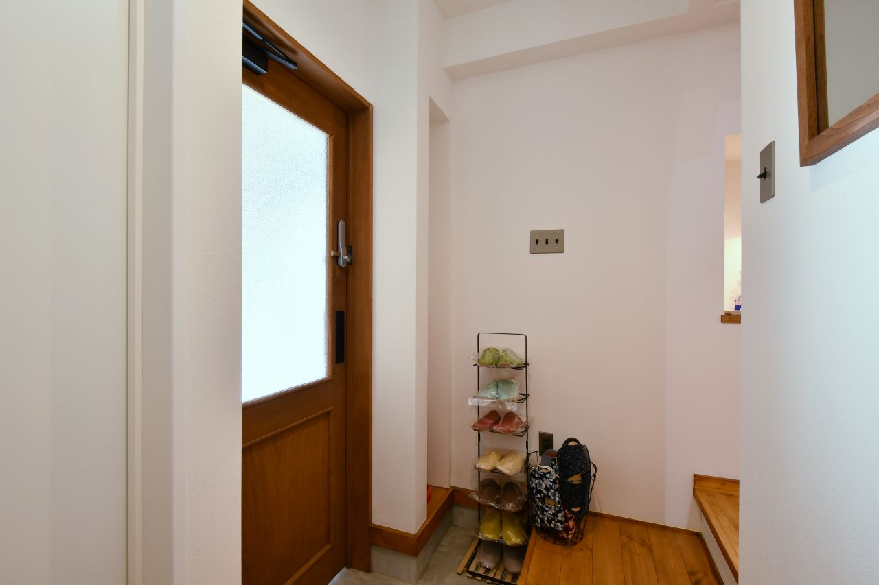 内部から見た玄関まわりの様子。(2020-11-18,周辺環境,ENTRANCE,1F)