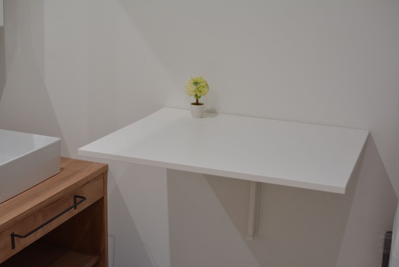 折りたたみ式の棚は、アイロン台として使えます。(2020-11-18,共用部,WASHSTAND,1F)