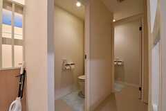 ウォシュレット付きトイレが2室用意されています。(2017-03-29,共用部,TOILET,3F)