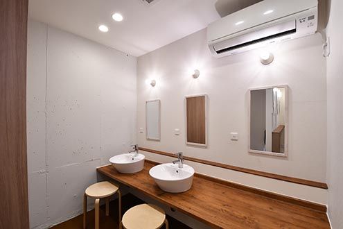 洗面台が2台並んでいます。(2017-03-29,共用部,WASHSTAND,4F)
