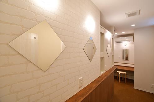 脱衣室の対面には鏡が取り付けられています。(2017-02-06,共用部,BATH,4F)