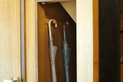 リビングの入口脇に傘の収納スペースがあります。(2012-03-24,共用部,OTHER,1F)