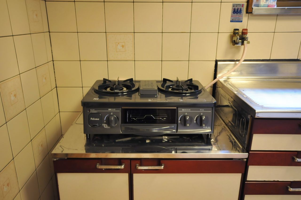 ガスコンロは2口です。(2012-03-24,共用部,KITCHEN,1F)