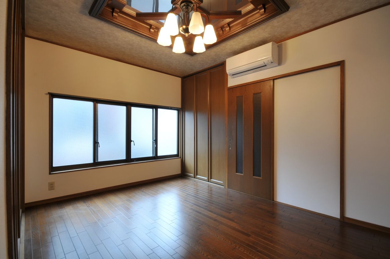 専有部の様子。引き戸の先が階段です。（205号室）(2012-03-24,専有部,ROOM,2F)
