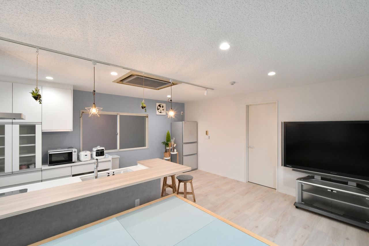小上がりから見たリビング。(2022-11-23,共用部,LIVINGROOM,2F)