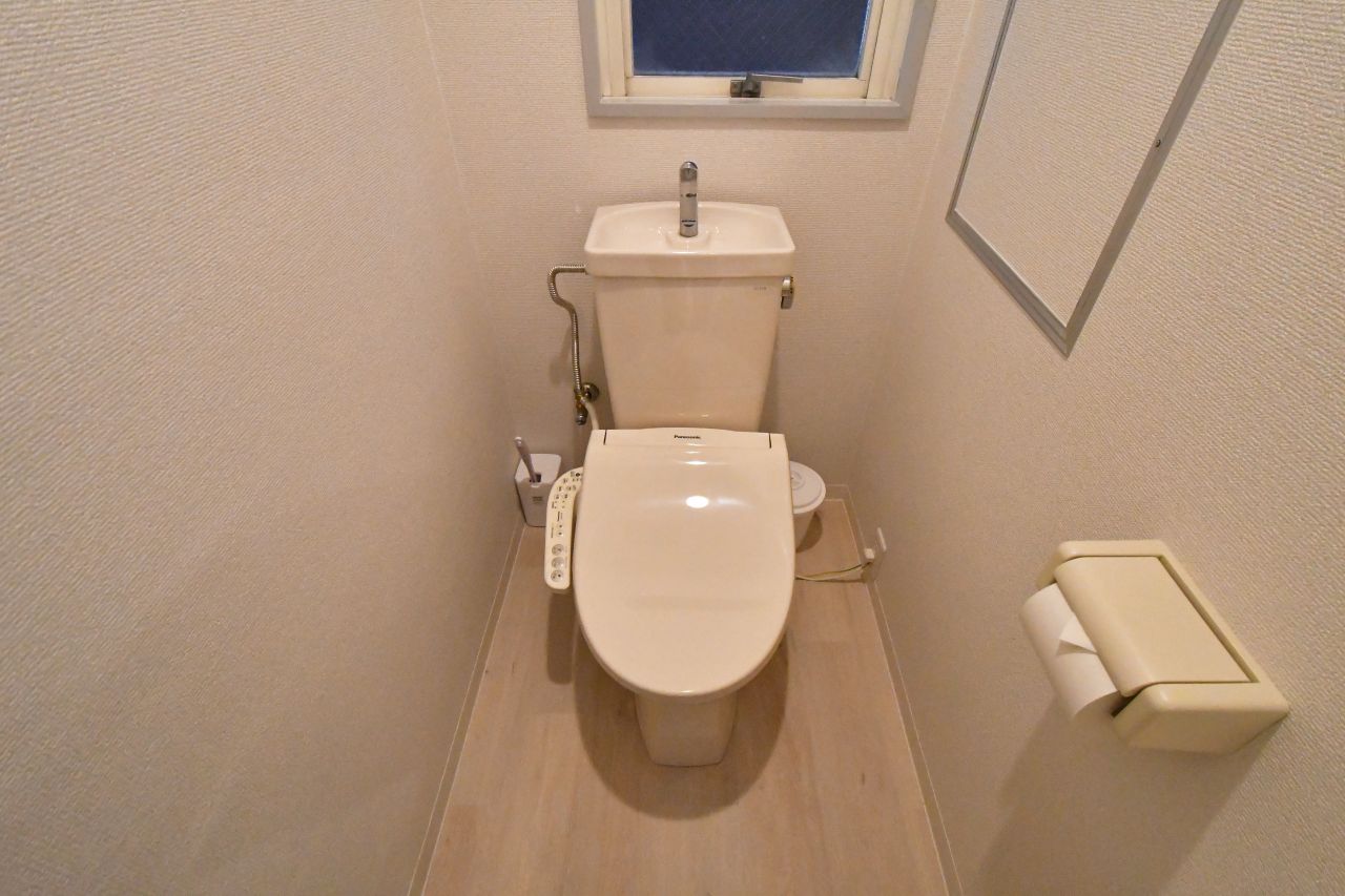 ウォシュレット付きトイレの様子。(2022-11-23,共用部,TOILET,2F)