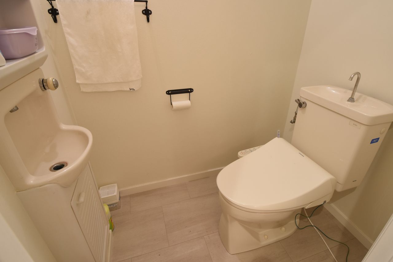 ウォシュレット付きトイレの様子。(2016-05-25,共用部,TOILET,2F)