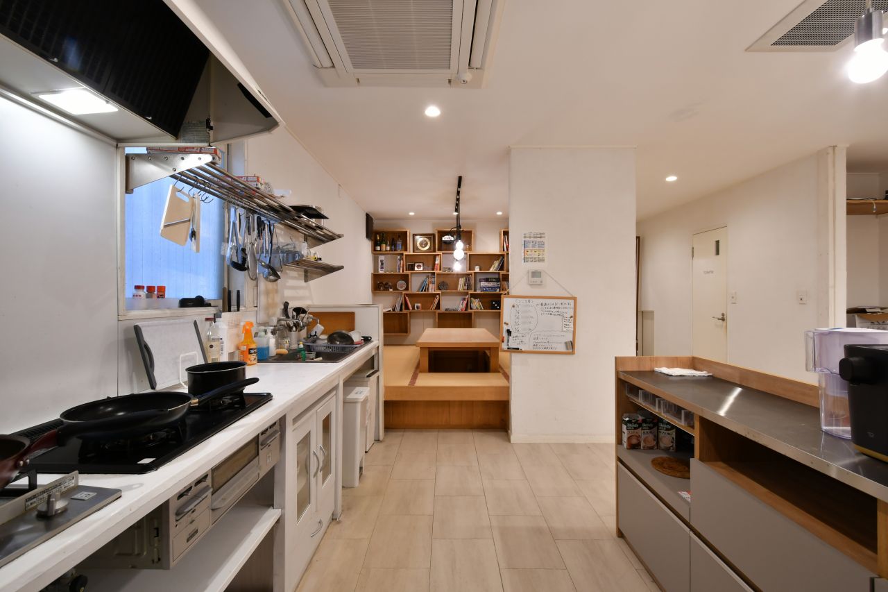 キッチン側から見たリビング。(2023-05-11,共用部,LIVINGROOM,1F)