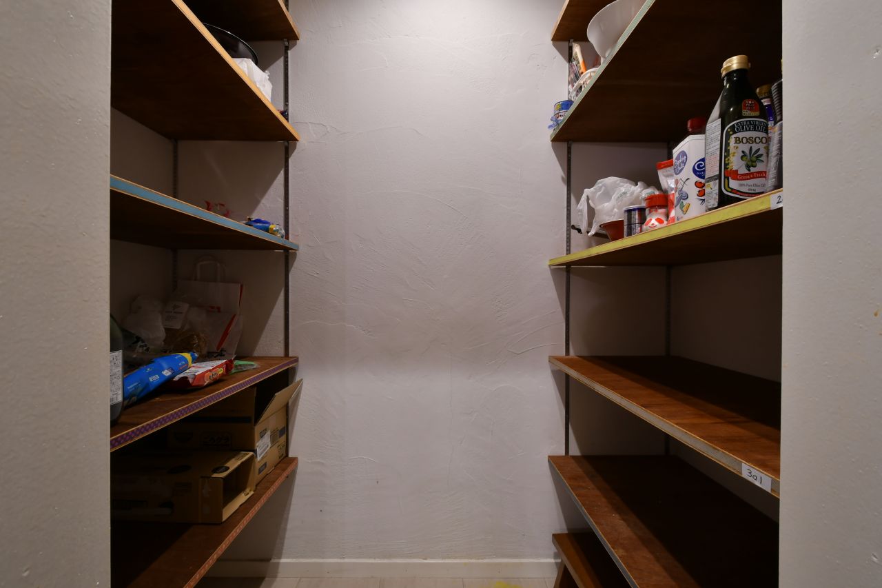 パントリーの様子。部屋ごとに1段使えます。(2023-05-11,共用部,KITCHEN,1F)