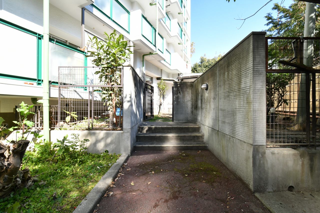 門扉の先には庭があります。(2018-02-14,周辺環境,ENTRANCE,1F)