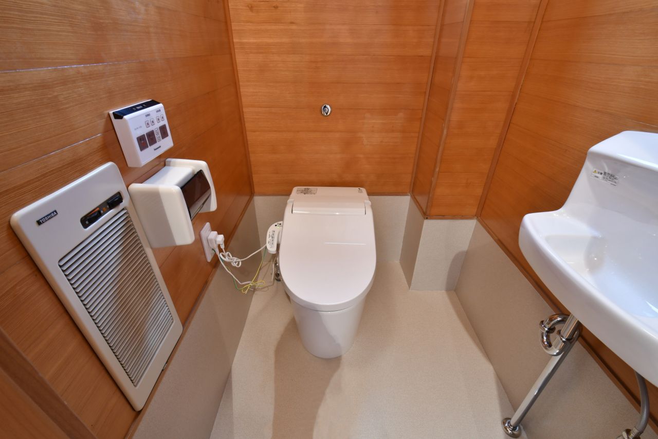 男性専用ウォシュレット付きトイレ様子。(2018-02-14,共用部,TOILET,1F)