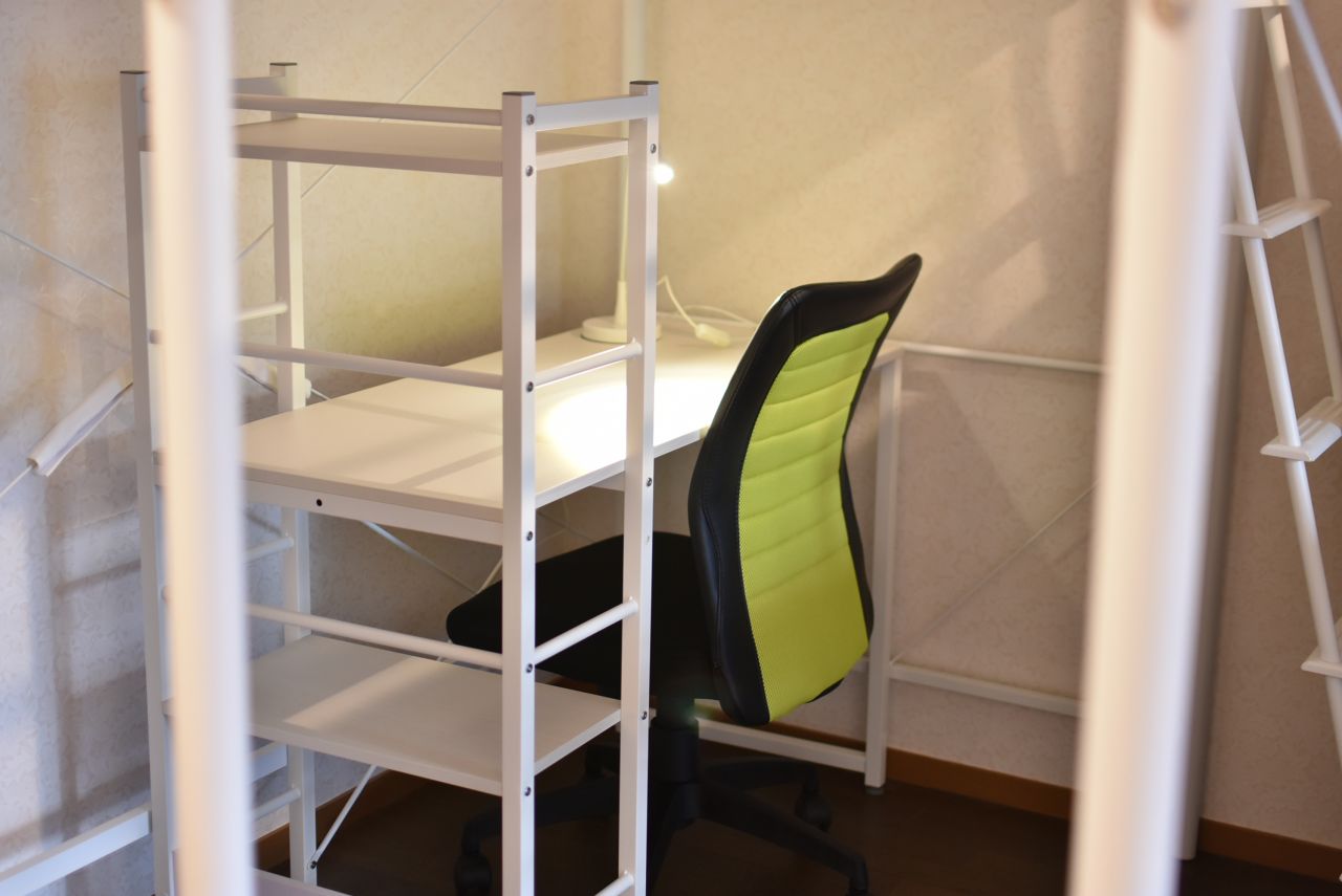 テーブルとイスがそれぞれ設置されています。（103号室）(2018-02-14,専有部,ROOM,1F)