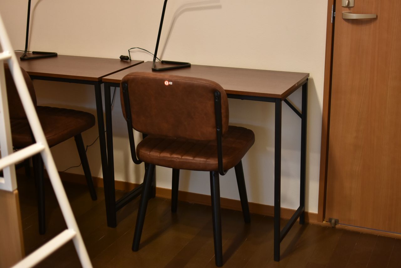 テーブルとイスが設置されています。（104号室）(2018-02-14,専有部,ROOM,1F)