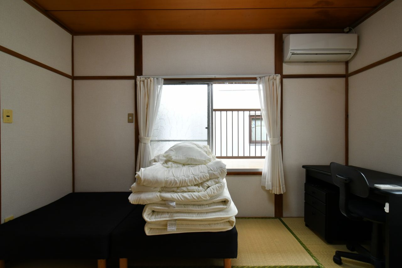 窓の先はベランダです。（205号室）(2018-09-25,専有部,ROOM,2F)