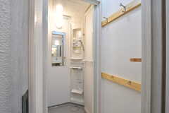 シャワールームの様子。女性専用シャワールームも用意されています。(2020-10-20,共用部,BATH,1F)