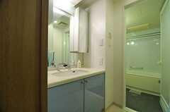 脱衣室には洗面台が設けられています。(2014-04-07,共用部,BATH,5F)