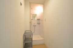 シャワールームの様子。男女兼用と女性専用に分かれています。(2016-02-15,共用部,BATH,3F)