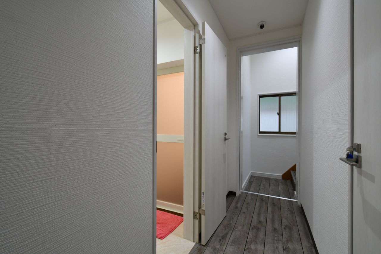 左手のドアはシャワールームです。(2018-09-12,共用部,OTHER,2F)