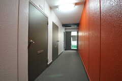 廊下の突き当りにランドリールームがあります。(2013-01-31,共用部,OTHER,2F)