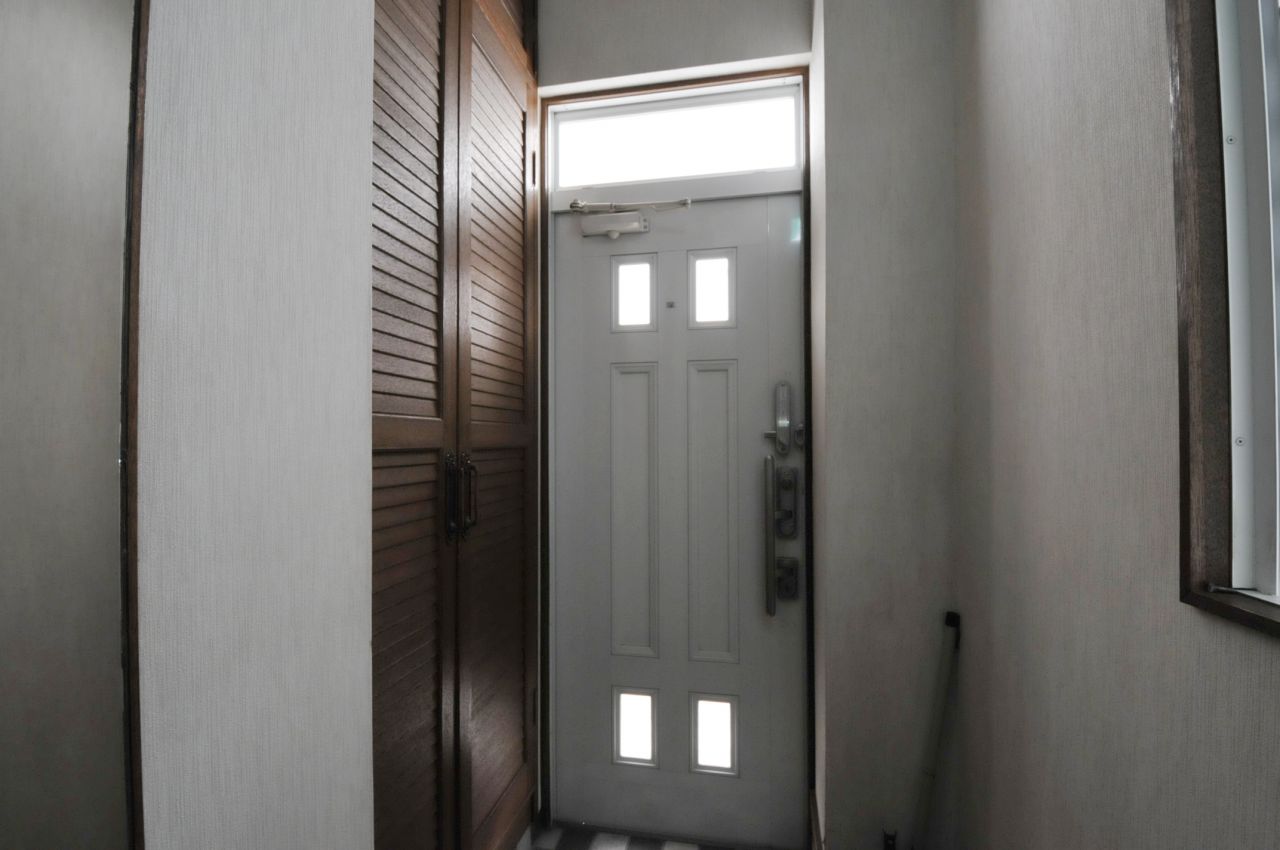 内部から見た玄関周りの様子。(2012-01-14,周辺環境,ENTRANCE,1F)