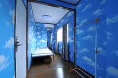 専有部の様子。空模様の壁紙です。（303号室）(2012-01-14,専有部,ROOM,3F)