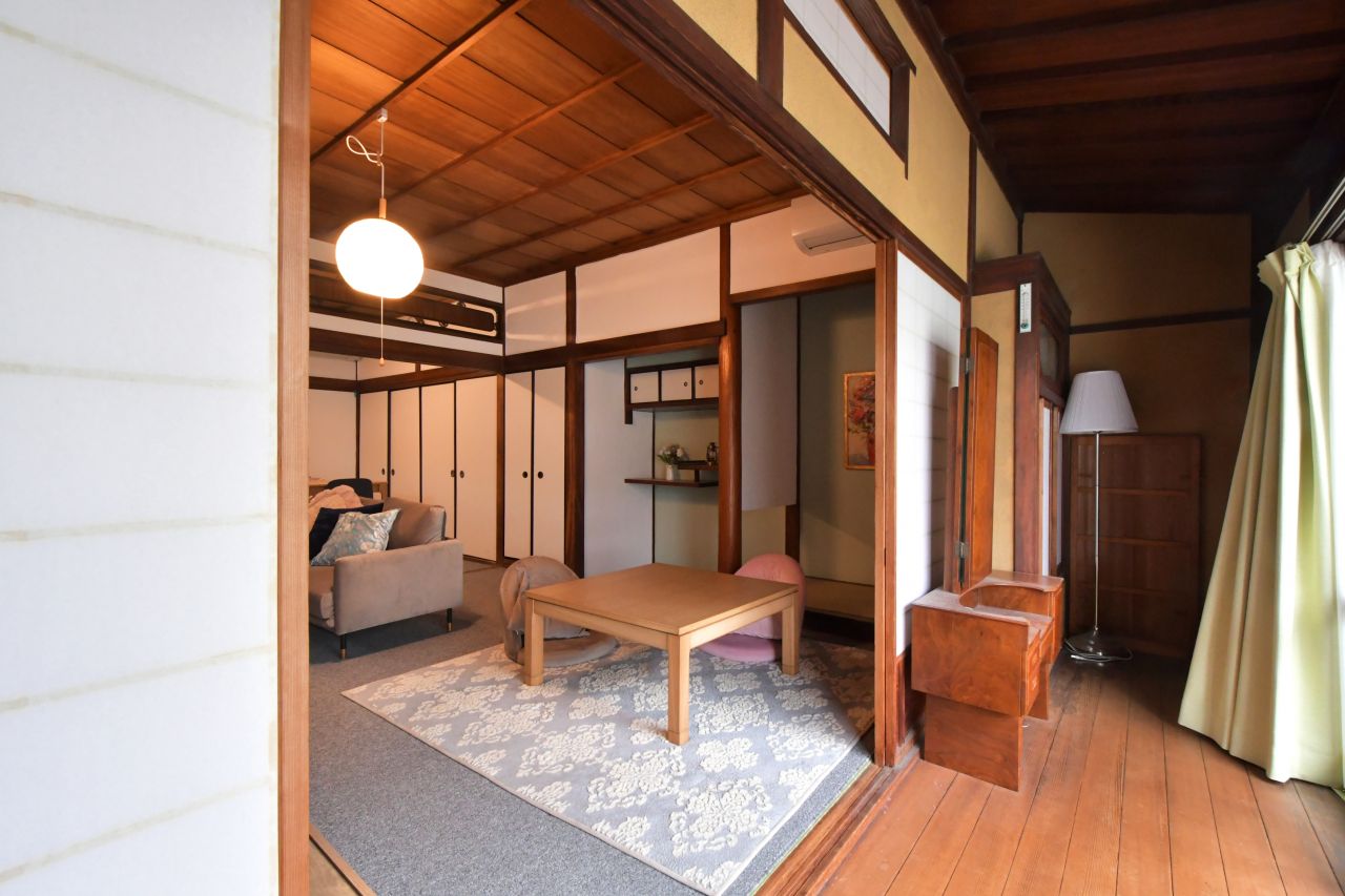 廊下からみたリビングの入り口。(2022-09-27,共用部,OTHER,1F)