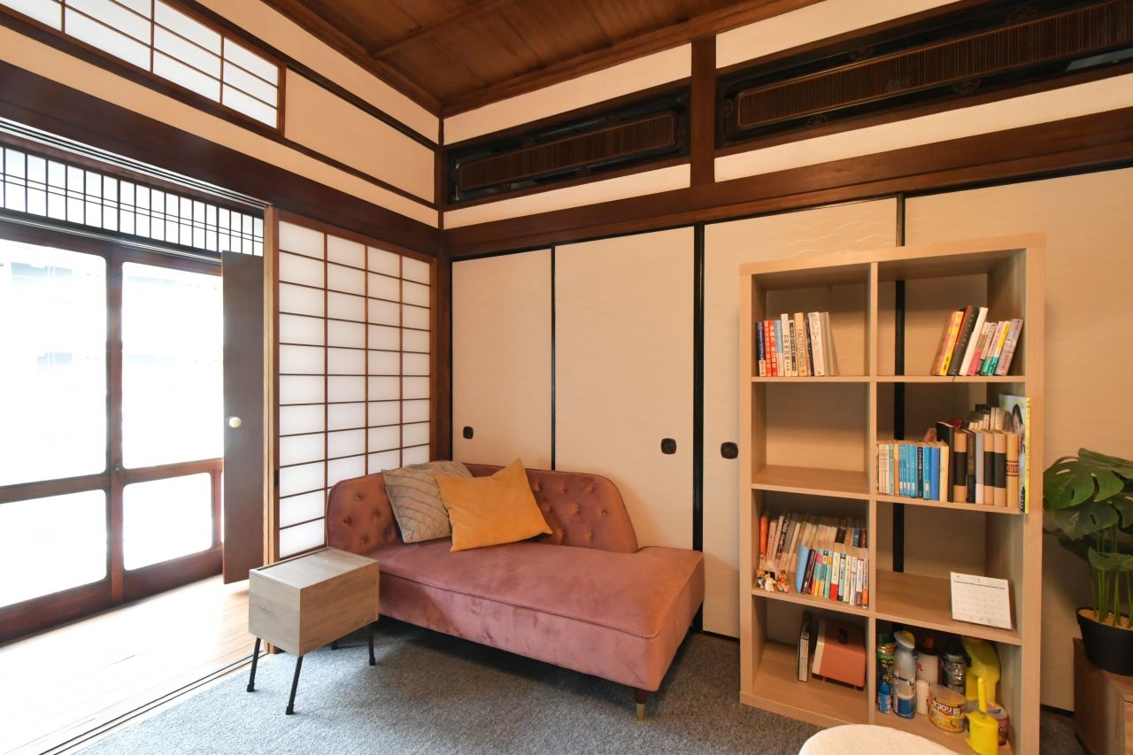 部屋の角を利用したソファスペース。(2022-09-27,共用部,LIVINGROOM,1F)